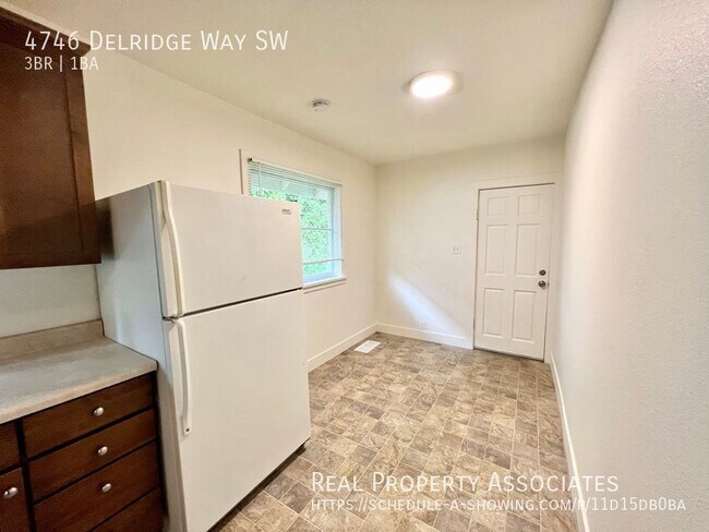 Building Photo - 4746 Delridge Way SW