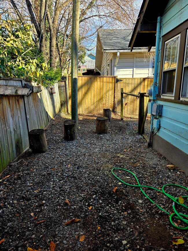 Building Photo - 12 E Chestnut St