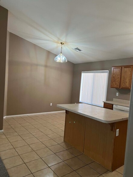 Building Photo - 8855 N Moonfire Dr