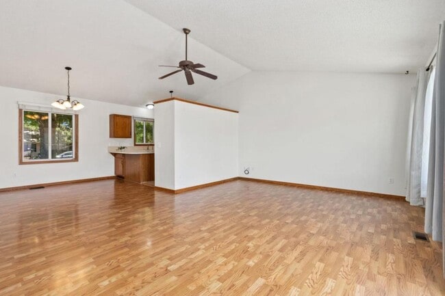 Building Photo - 4243 Pin Oak Dr