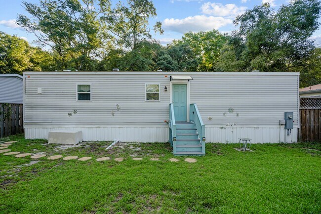 Building Photo - 2585 Fairway Dr SW