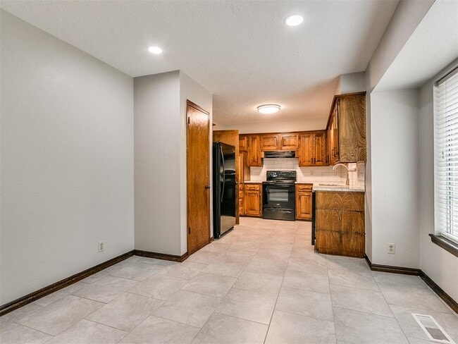 Building Photo - 1213 Westbrooke Terrace