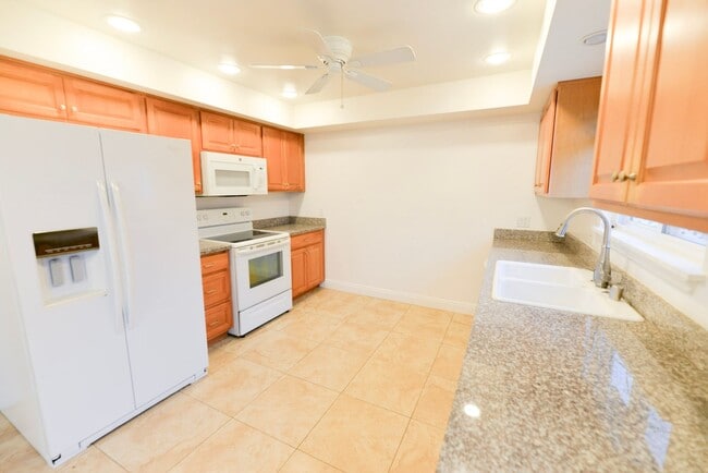 Building Photo - 251 Avenida Madrid