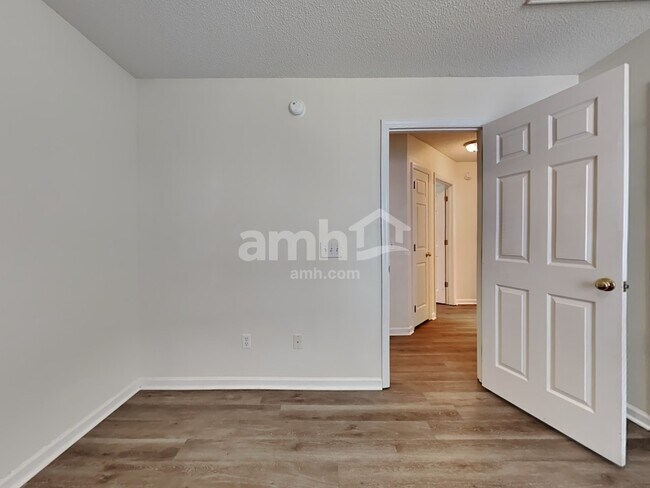 Building Photo - 530 Beverly Dr