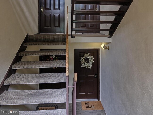 Building Photo - 22 Hermitage Dr