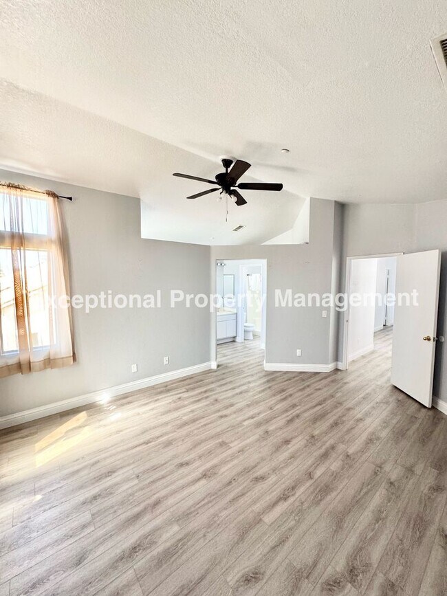Building Photo - Great 5 bed 3 bath home