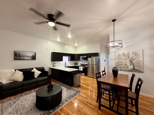 Building Photo - 719 N 3rd Ave