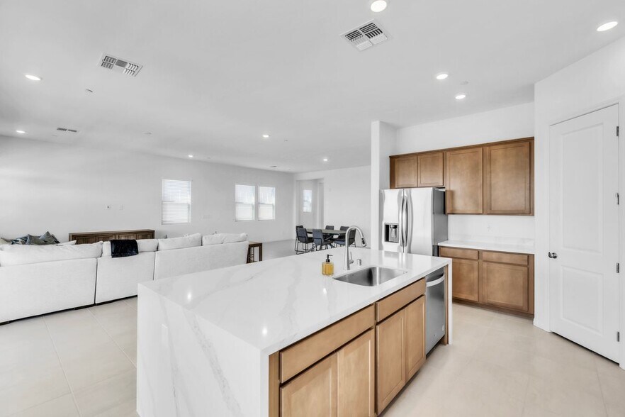 Building Photo - 528 Parkwind Ln