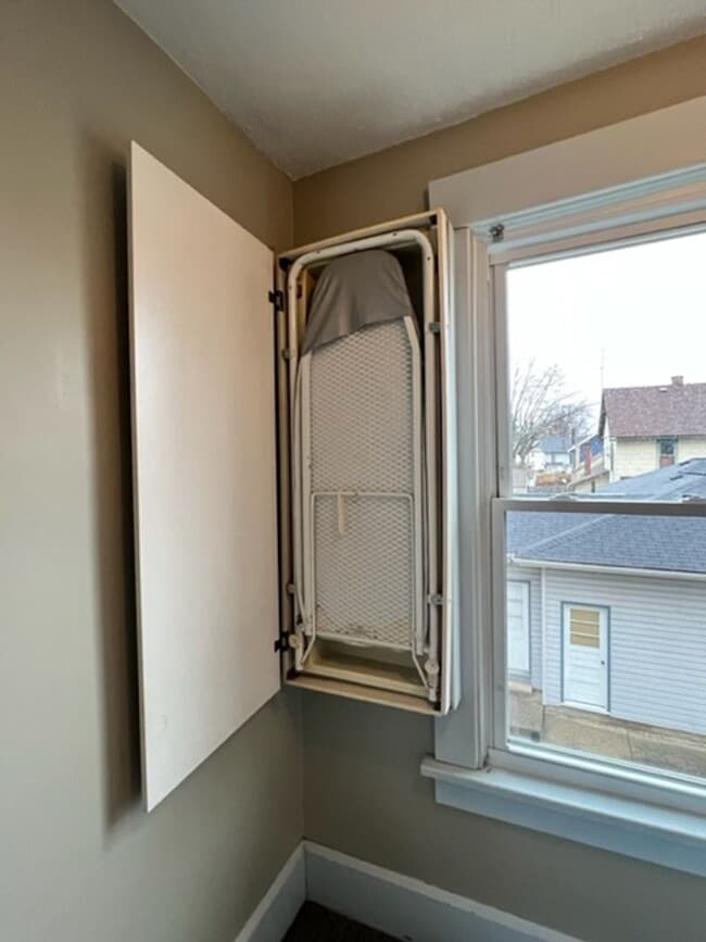 Building Photo - Very spacious 3 bedroom home for rent - Ca...