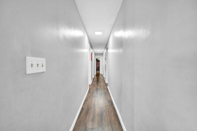 Building Photo - 875 E 29th St