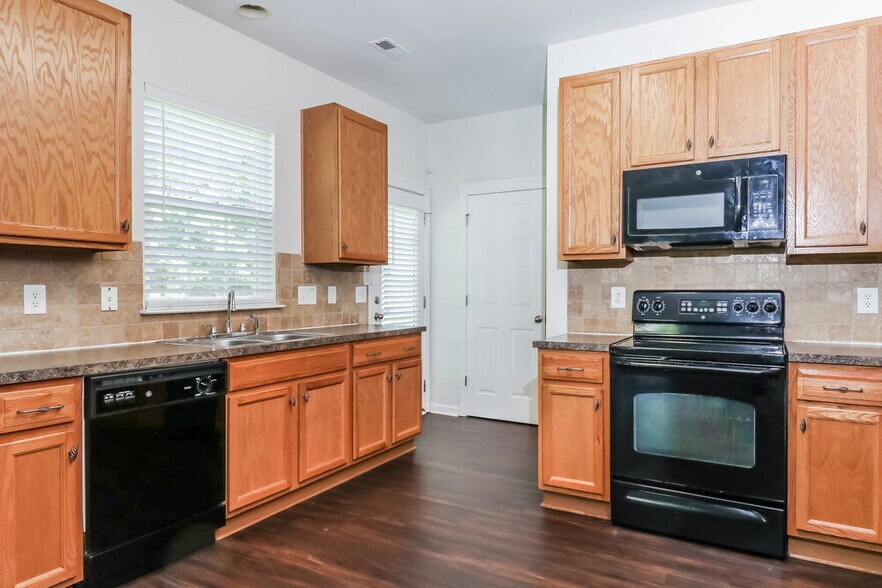 Building Photo - 16105 Long Talon Way