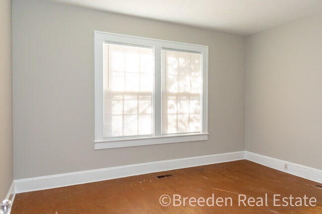 Building Photo - 702 W Union St