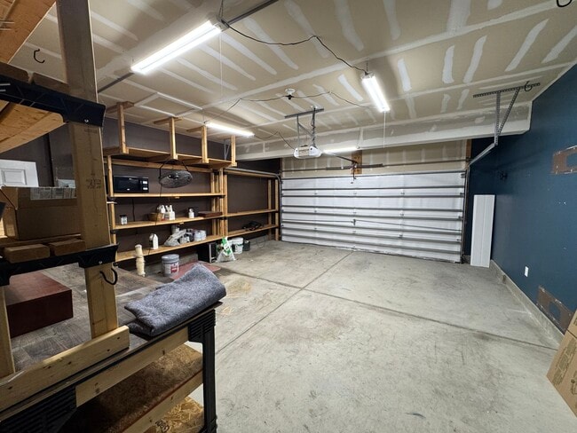 Building Photo - 624 Leonard Ln