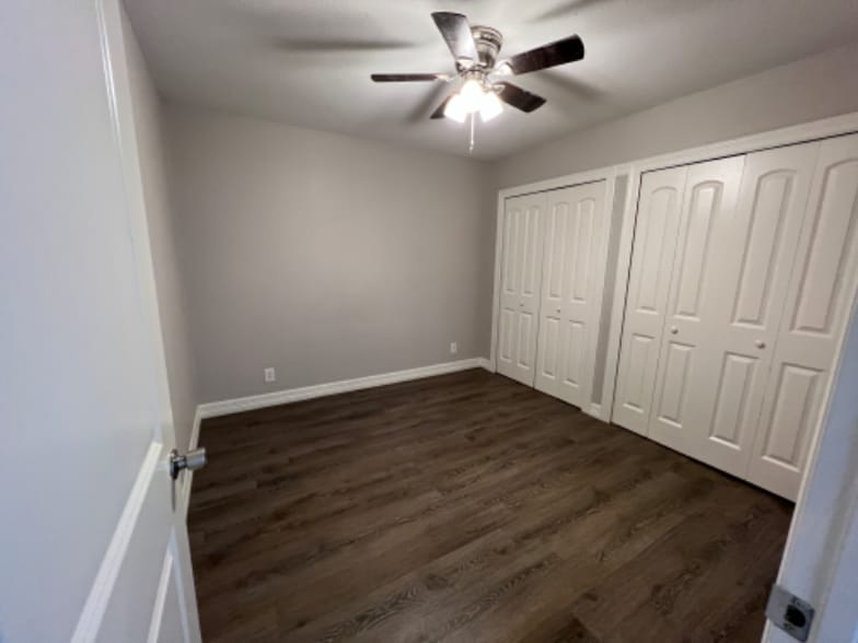 Building Photo - 1232 E Live Oak Rd