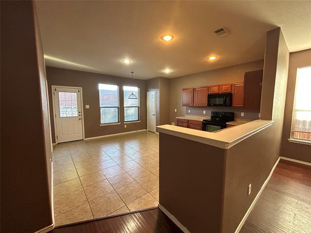 Building Photo - 5837 Fantail Dr