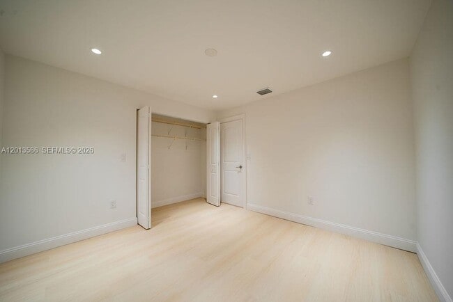 Building Photo - 1550 S Greenway Dr
