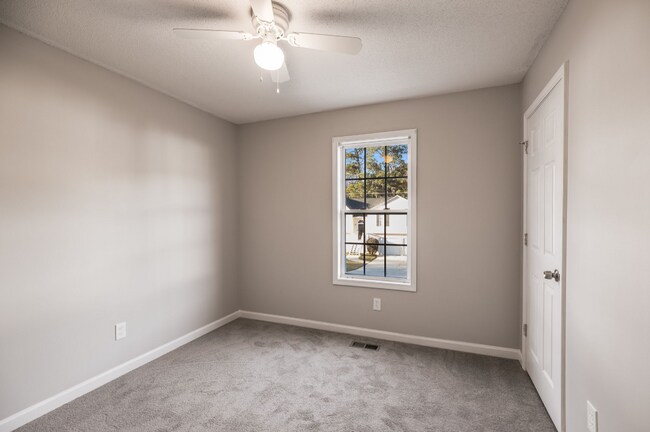 Building Photo - Villa Rica Rental