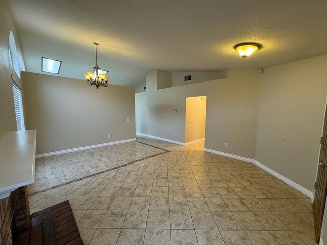 Building Photo - 4605 Acapulco St
