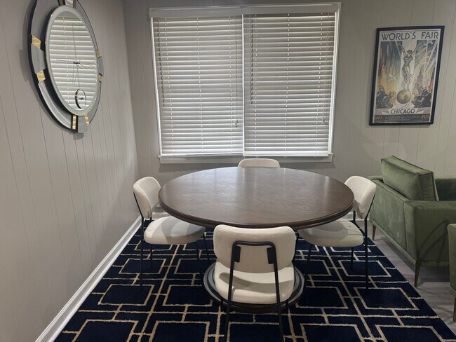 Building Photo - 2 Bedroom 1 Bath Duplex Located in Kingsport, TN