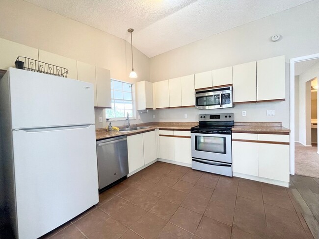Building Photo - Two bedroom and two bathroom house with ac...