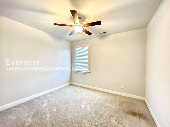 Building Photo - 331 Caledonia Ct