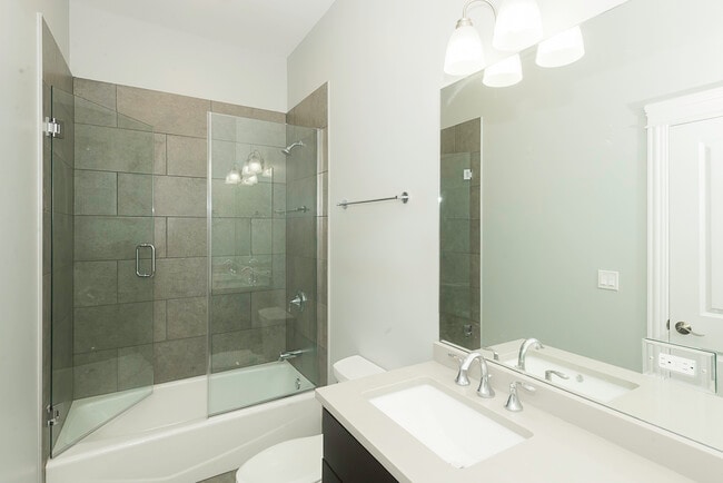 Building Photo - 520 N Western Ave