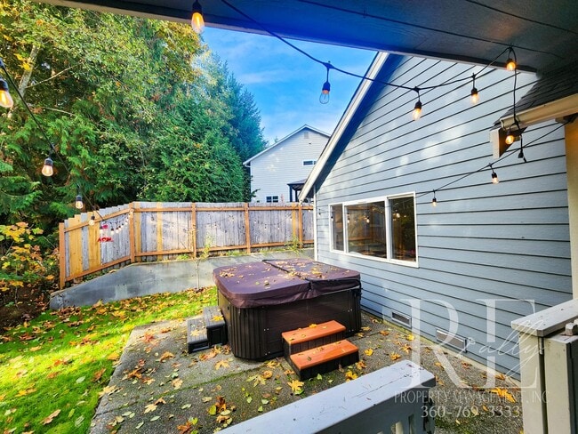 Building Photo - Elegant Silverdale Home with Private Backyard Oasis