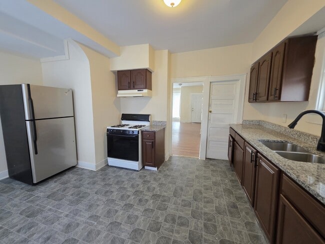 Building Photo - 382 North St