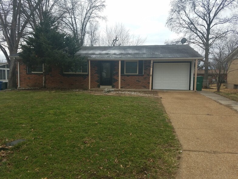 Nice 4 bedroom home in a quiet neighborhood. - 1820 Bluebird Dr