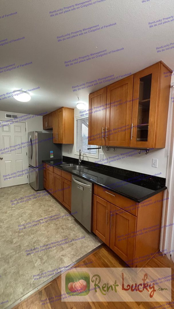 Building Photo - Charming Renovated Home on Quiet Cul-de-Sac
