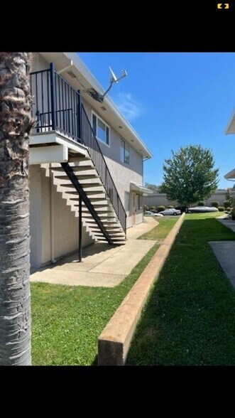 Building Photo - 3673 Park Dr