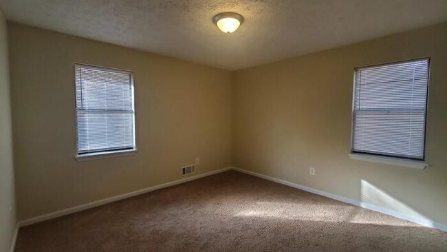 Building Photo - 1170 Kings Mill Run N