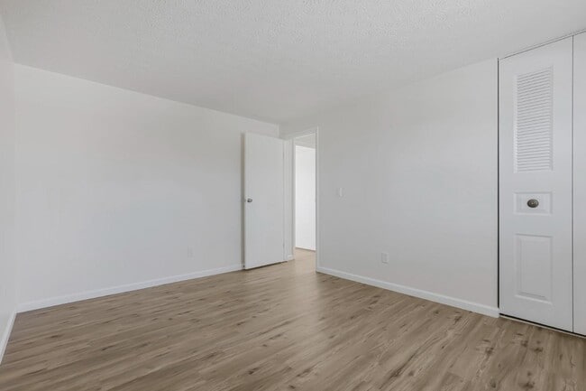 Building Photo - 874 Hilton Dr