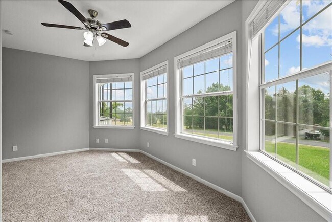 Building Photo - 401 Paradise Dr