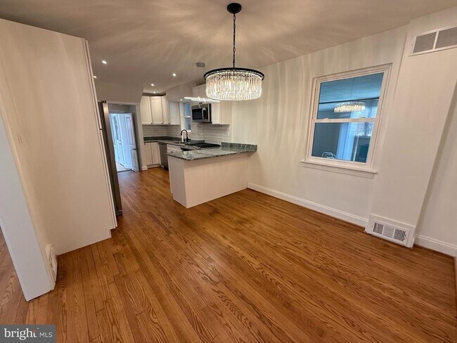 Building Photo - 3405 Carpenter St SE