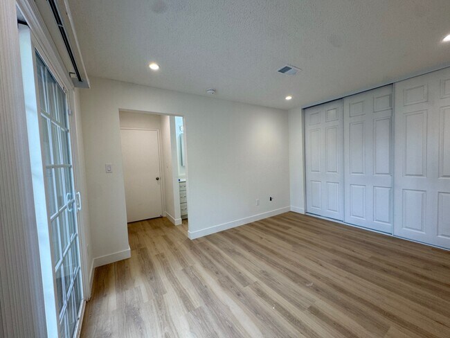 Building Photo - 900 Severus Dr