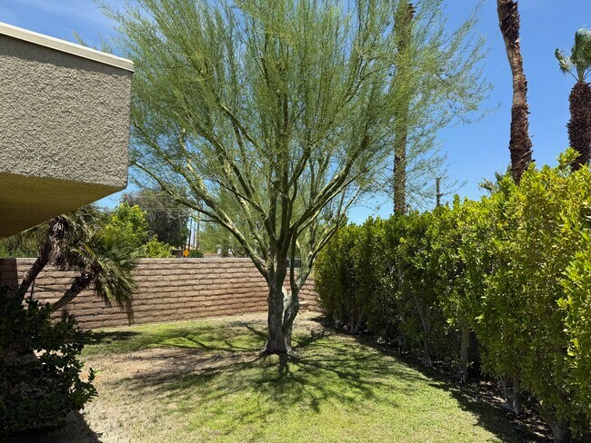 Building Photo - 1480 Sunflower Cir N