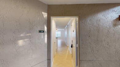 Building Photo - 2Bd/ 2Ba Condo in Premier Delray Beach Location **Optional Private Storage Garage**