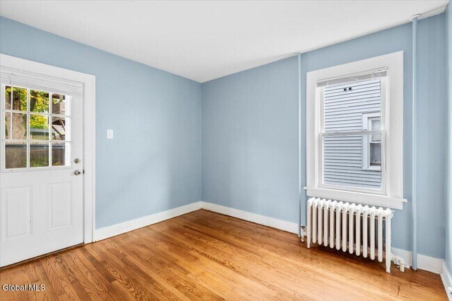 Building Photo - 4 Edison Ave