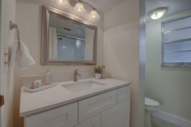 Building Photo - 3810 Via Poinciana