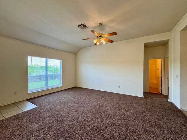 Building Photo - 3000 Clydesdale Way