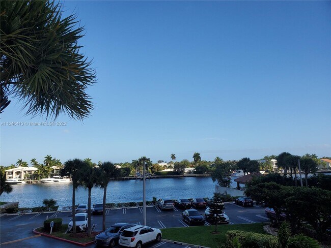 Building Photo - 20515 E Country Club Dr  841 Aventura Fl 3...