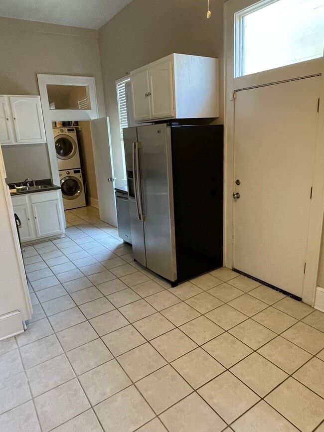 Building Photo - PRICE REDUCED! 1BD/1BA Shotgun with Laundry in Unit and Private Courtyard