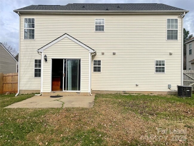 Building Photo - 3823 Thomas Ridge Dr