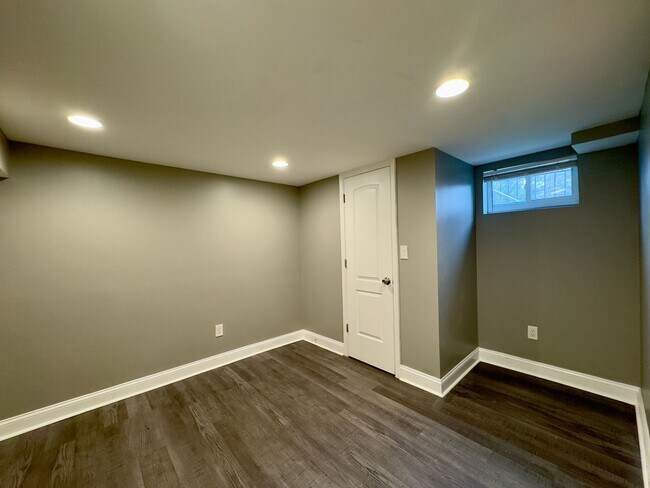 Building Photo - Charming 4 Bedroom/2 Bathroom Townhome in Mid-Govans, MD!