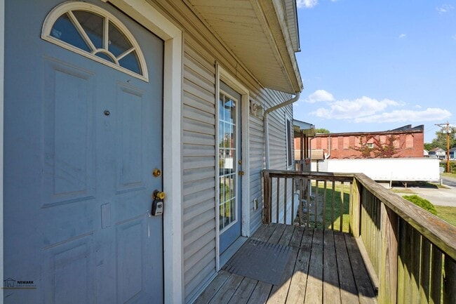 Building Photo - Quality 2 Bed 1.5 Bathrooms Home - Availab...