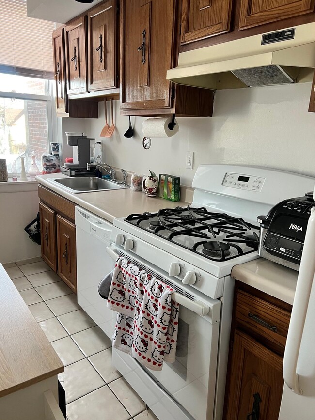 Building Photo - 25 W 8th St