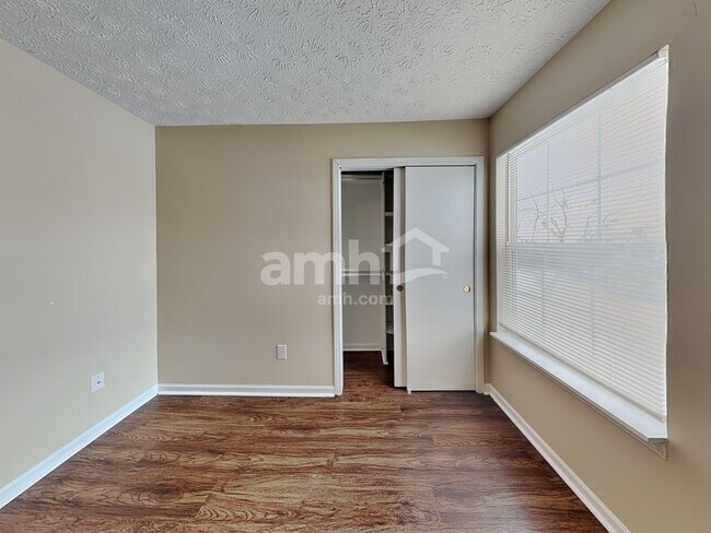 Building Photo - 1484 Persimmon Cir