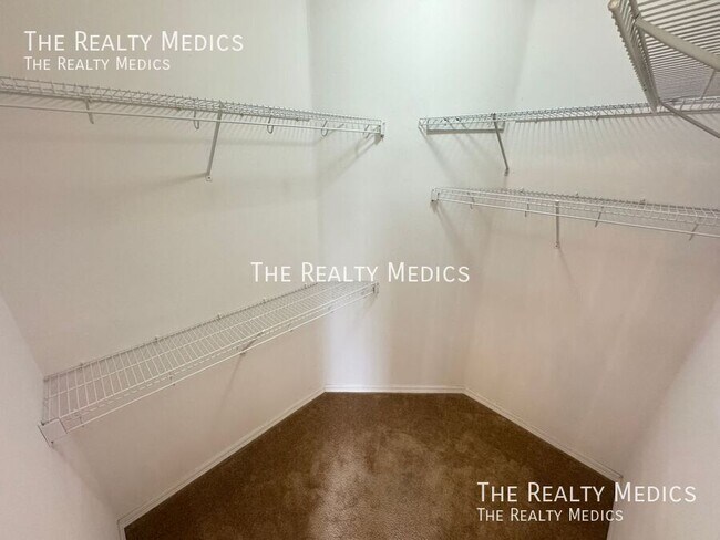 Building Photo - 202 Nova Ave