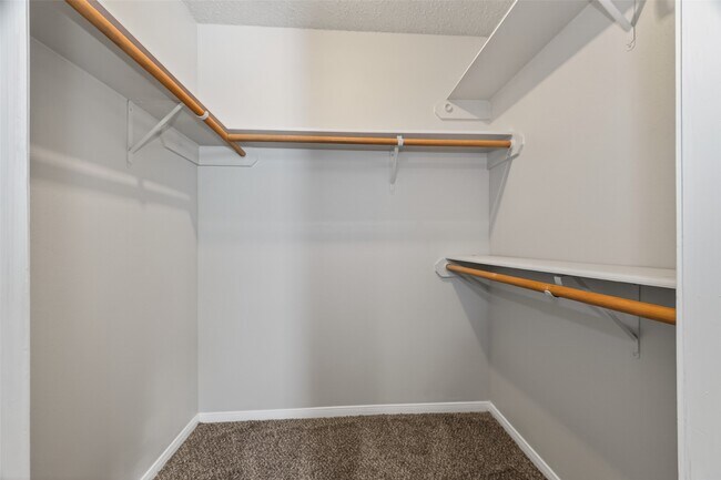 Building Photo - 21215 Park Bluff Dr